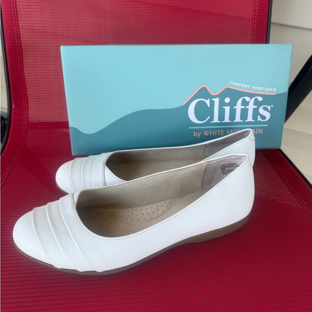 White Mountain Women's White Quilted Toe Ballet Flats